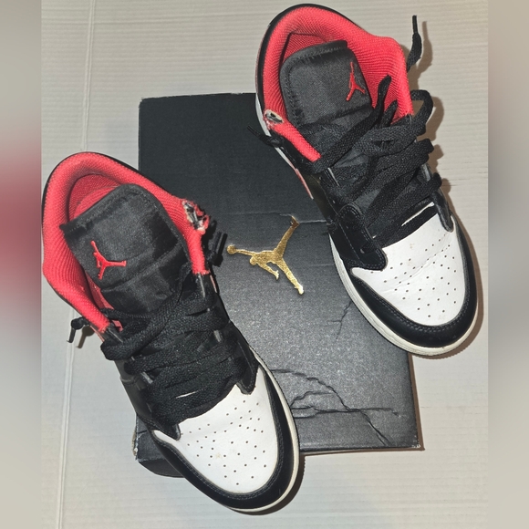 Nike Air Jordan 1 Low (GS), Black/Fire Red-White, Size 7Y - Picture 5 of 7